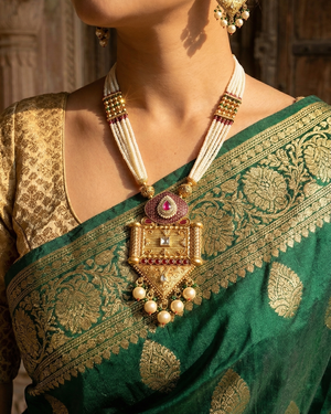 Oraya Necklace Set