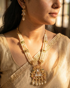Shweta Pushp Necklace Set