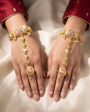 Gulabi Paan Haath Phool