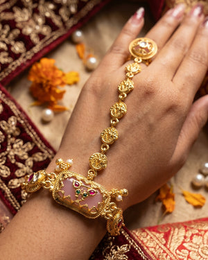 Gulabi Paan Haath Phool